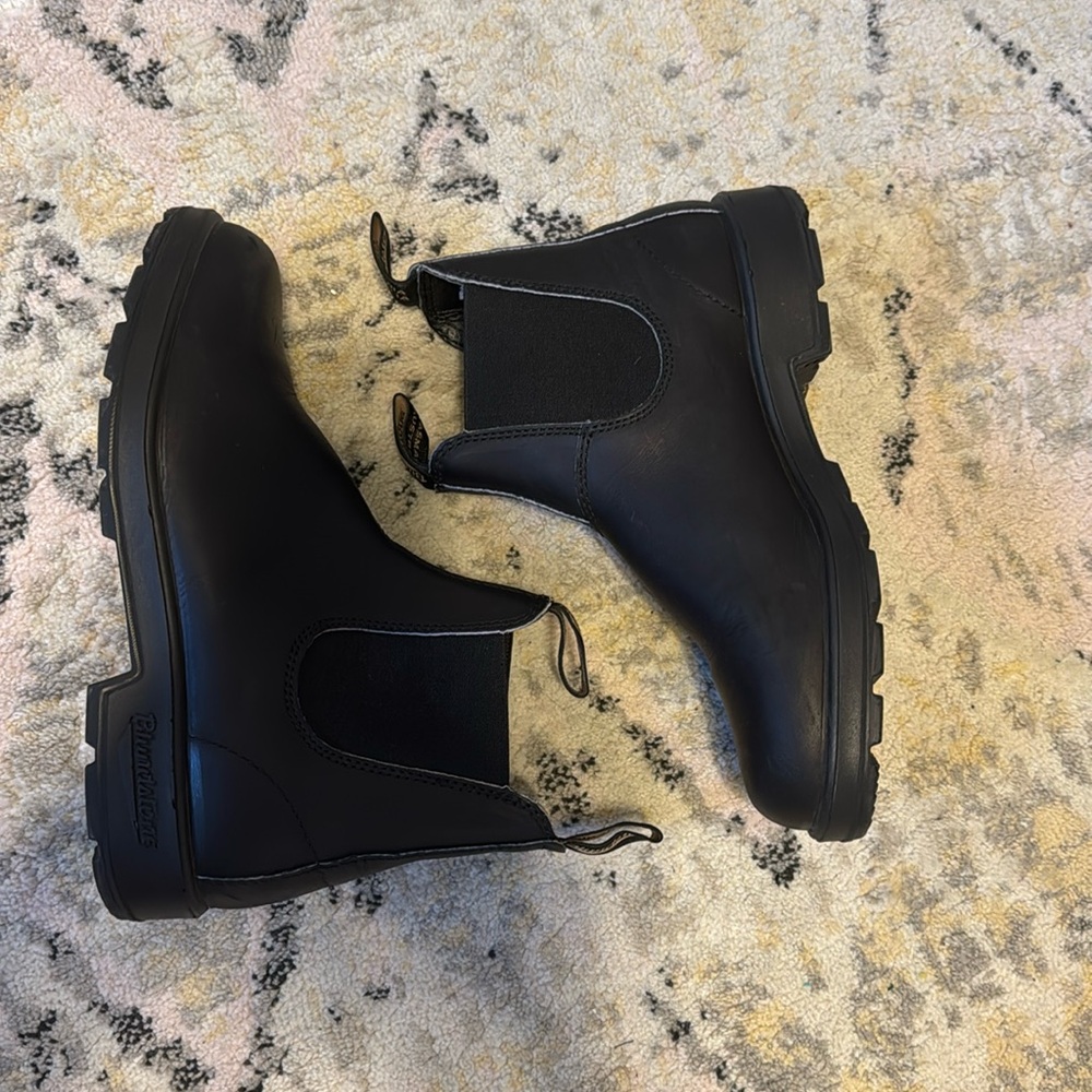 MENS BLUNDSTONES SIZE 8.5